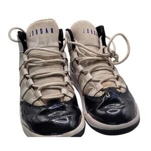 Nike Boys Air Jordan Max Aura AQ9216-121 White Basketball Sneakers  Size 1Y